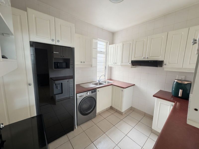 Stylish 2 Bedroom, 1.5 Bathroom Apartment – Morningside, Durban - Photo 3