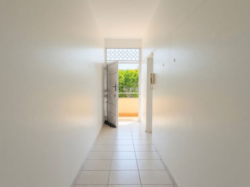 Stylish 2 Bedroom, 1.5 Bathroom Apartment – Morningside, Durban - Photo 2