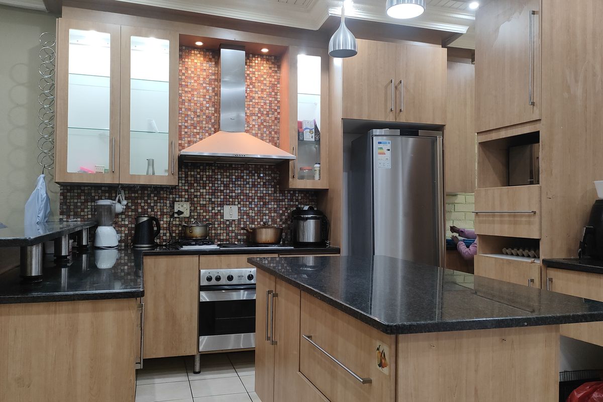 Apartment For Sale In Pretoria - Photo 5