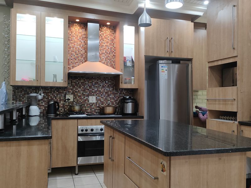 Apartment For Sale In Pretoria - Photo 5