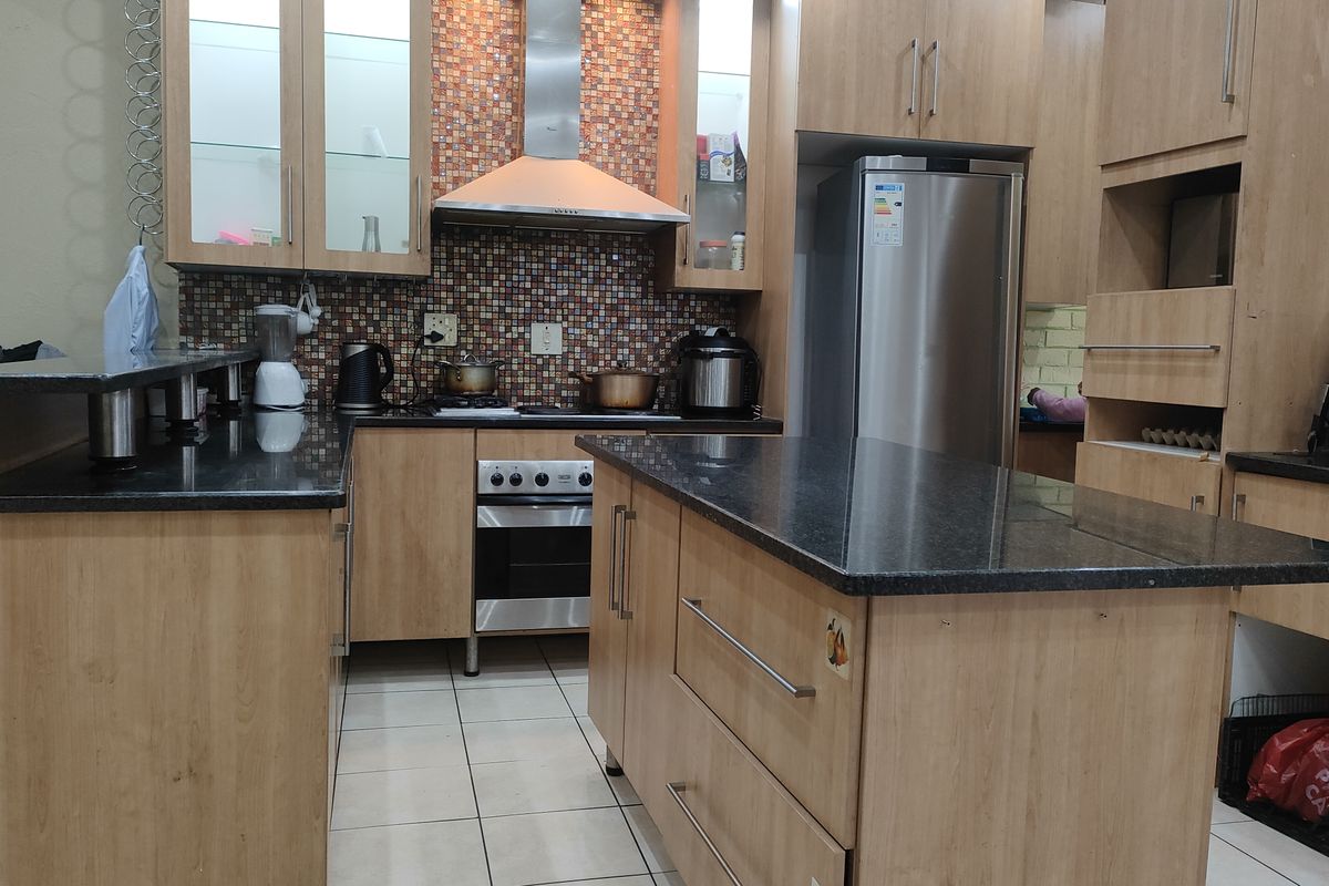Apartment For Sale In Pretoria - Photo 4