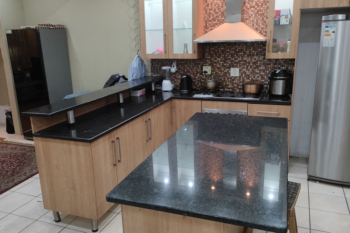 Apartment For Sale In Pretoria - Photo 3
