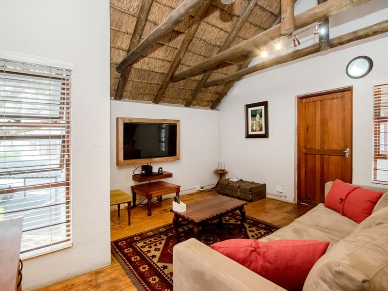Cozy Comfort, Perfectly Positioned - Photo 10