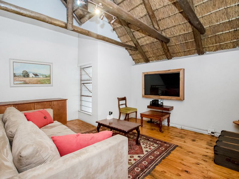 Cozy Comfort, Perfectly Positioned - Photo 9