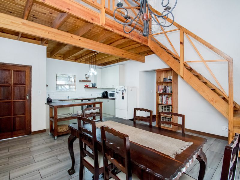 Cozy Comfort, Perfectly Positioned - Photo 8