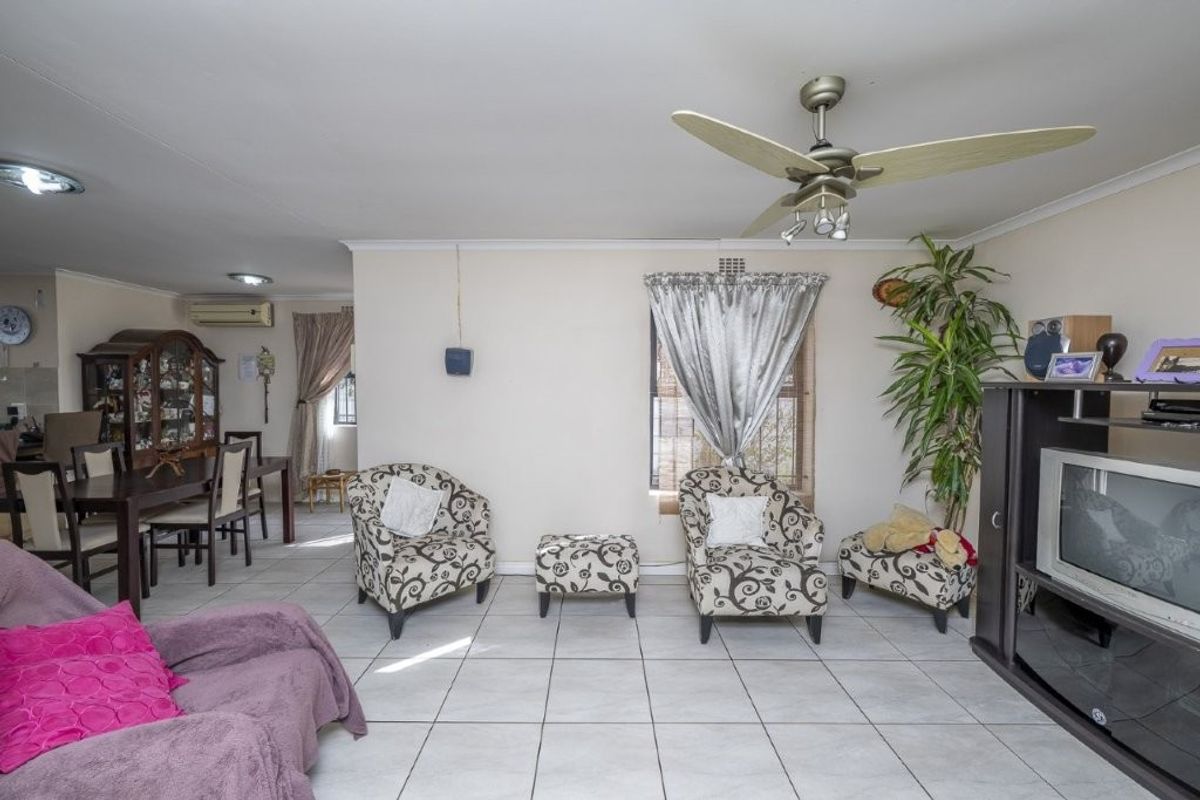 Family & Pet-Friendly Living in Sought-After Pinehurst, Spacious 3-Bedroom Home to Rent - Photo 5