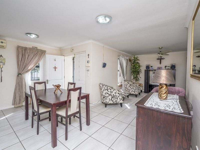 Family & Pet-Friendly Living in Sought-After Pinehurst, Spacious 3-Bedroom Home to Rent - Photo 4