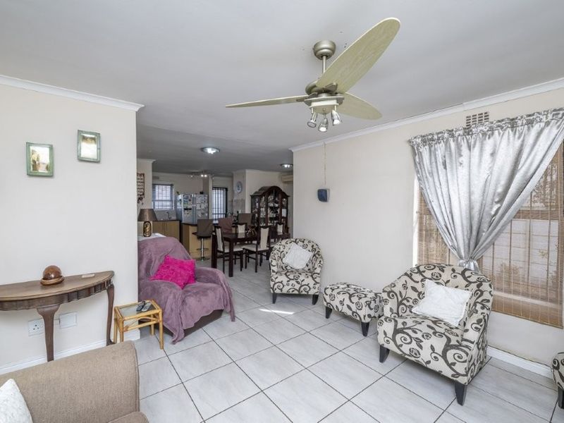 Family & Pet-Friendly Living in Sought-After Pinehurst, Spacious 3-Bedroom Home to Rent - Photo 7