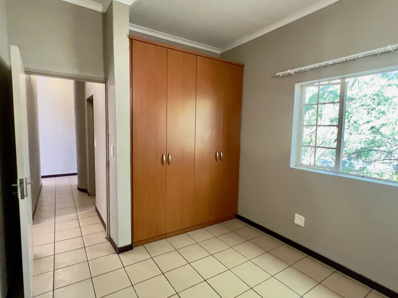 2 BEDROOM APARTMENT TO LET IN SECURE COMPLEX - Photo 10