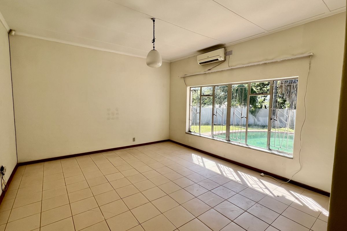 3 BEDROOM HOUSE TO LET - Photo 4