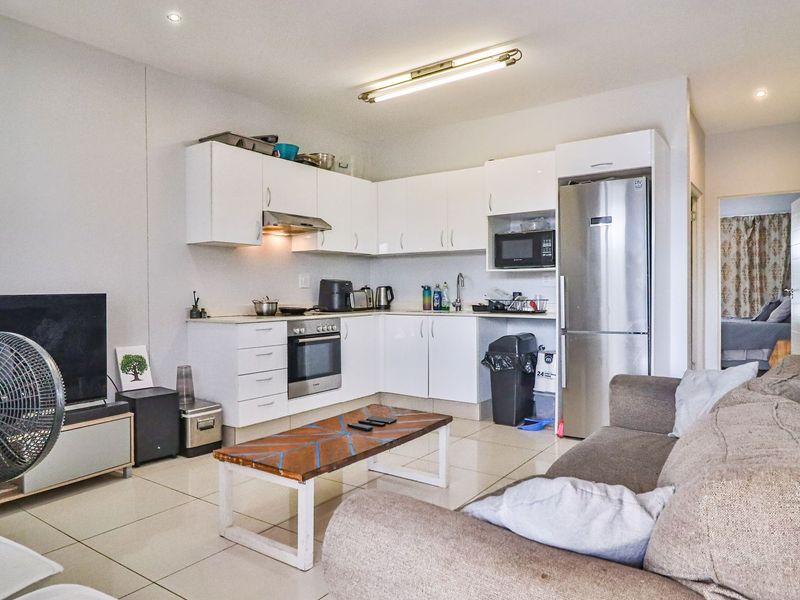 Lovely 1 Bedroom for Sale with Partial Sea Views! - Photo 3