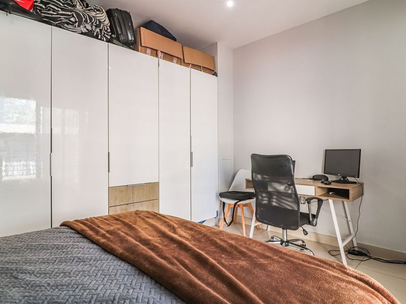 Lovely 1 Bedroom for Sale with Partial Sea Views! - Photo 9