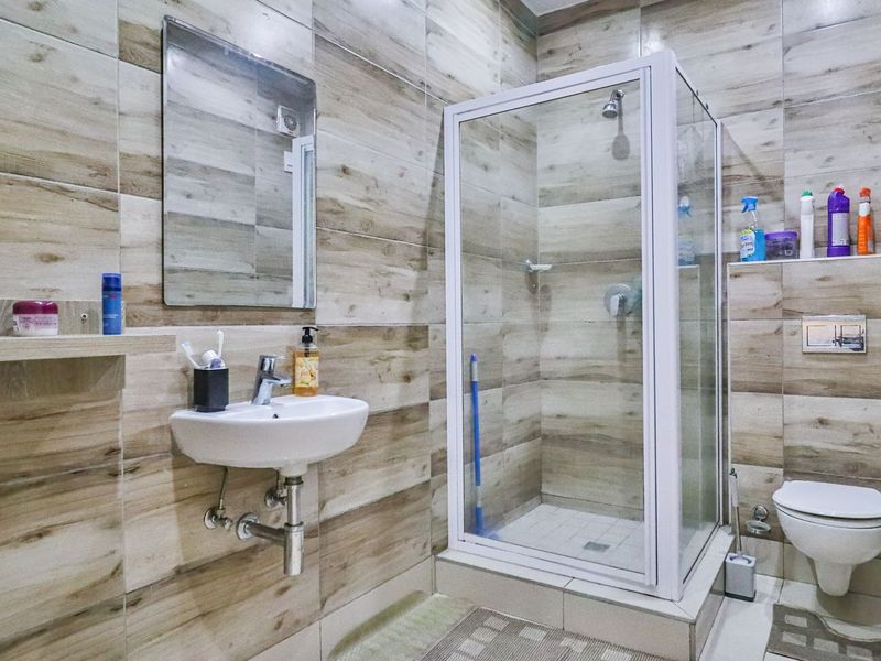Lovely 1 Bedroom for Sale with Partial Sea Views! - Photo 7