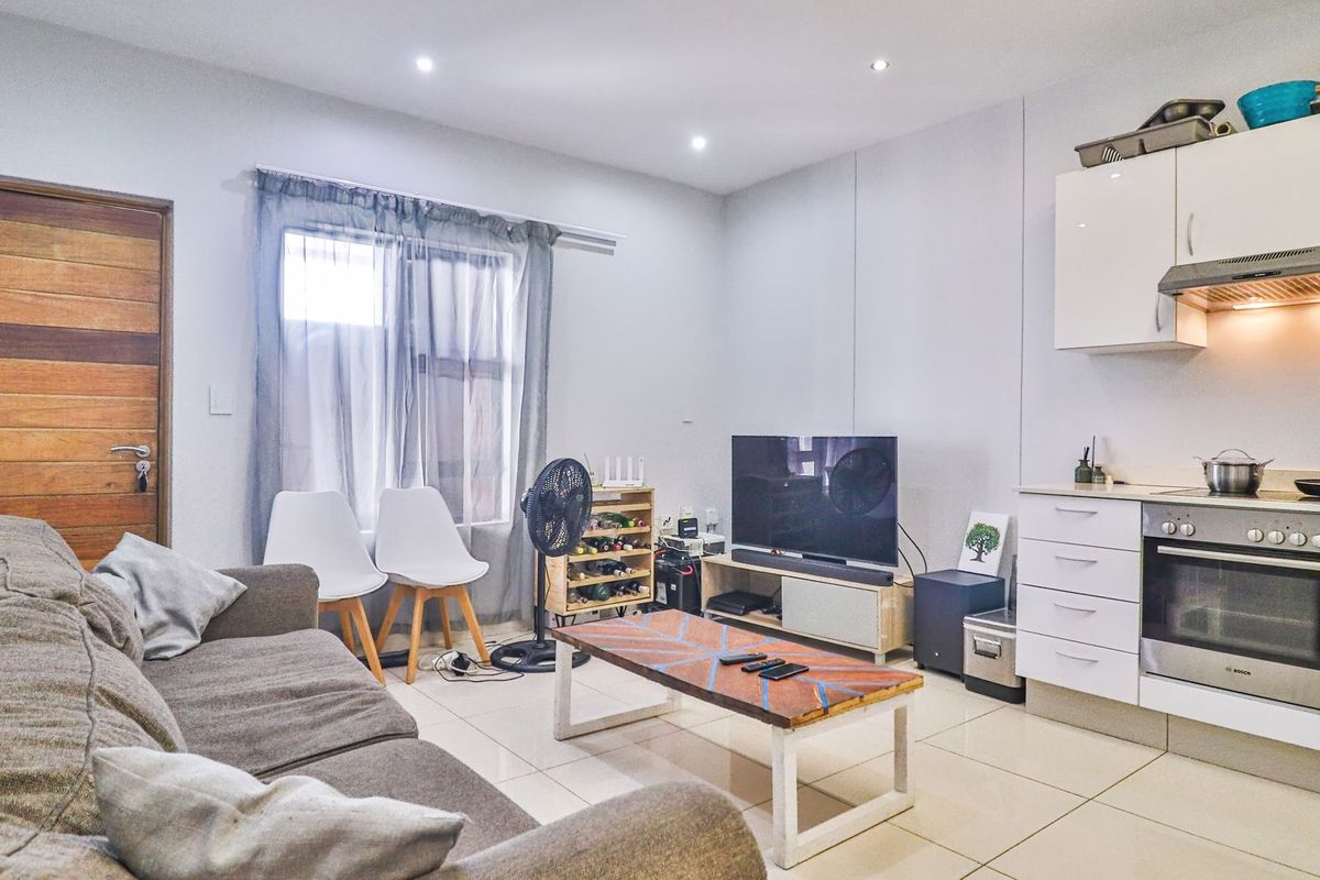 Lovely 1 Bedroom for Sale with Partial Sea Views! - Photo 4