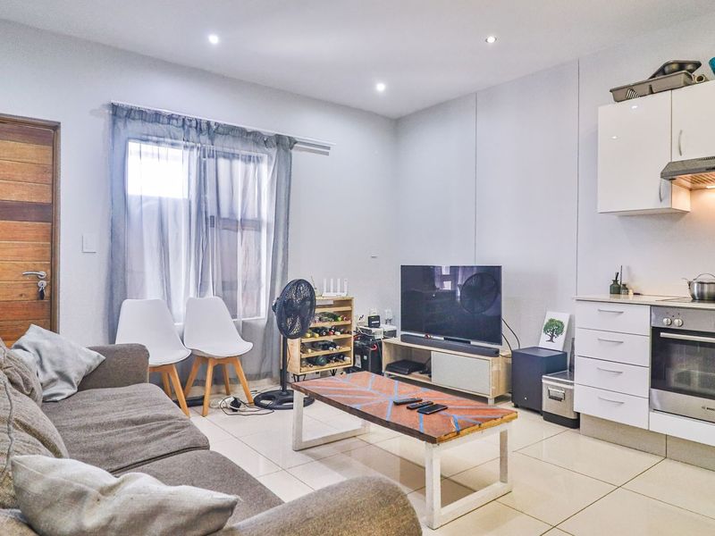 Lovely 1 Bedroom for Sale with Partial Sea Views! - Photo 4