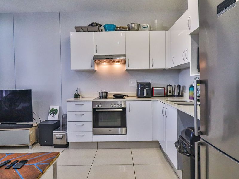 Lovely 1 Bedroom for Sale with Partial Sea Views! - Photo 5
