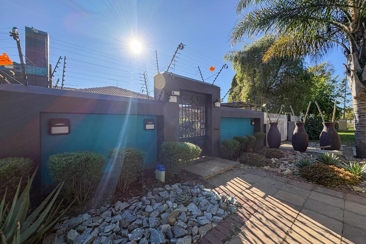 Brenthurst home for sale - Photo 2