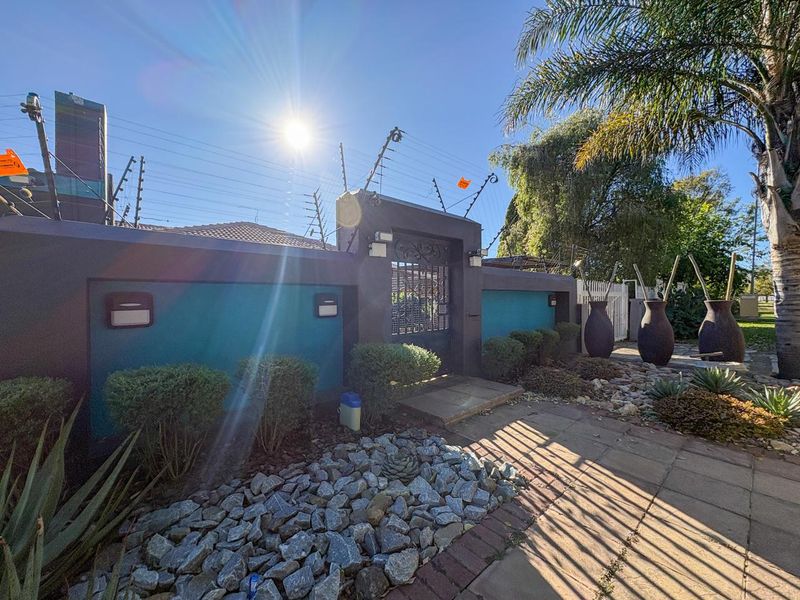 Brenthurst home for sale - Photo 2
