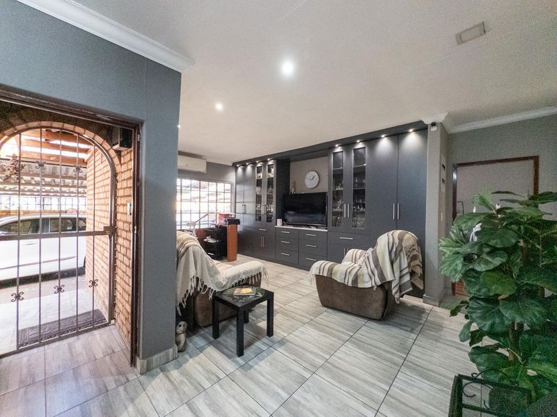 Stunning home for sale in Boksburg North - Photo 4