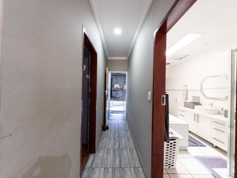 Stunning home for sale in Boksburg North - Photo 7