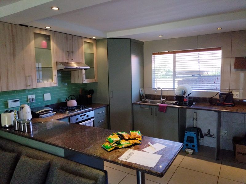 FOR SALE | Spacious 3-Bedroom Duplex in Secure Birchleigh Enclosed Area - Photo 3