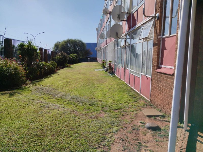 FOR SALE | Charming 1-Bedroom Flat in Kempton Park Ext 5 / Edleen - Photo 9