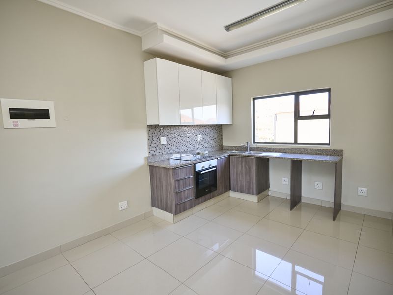 2 Months Deposit Required, No Airbnb Allowed, Experience secure and upmarket living at Savannah Park - Photo 2