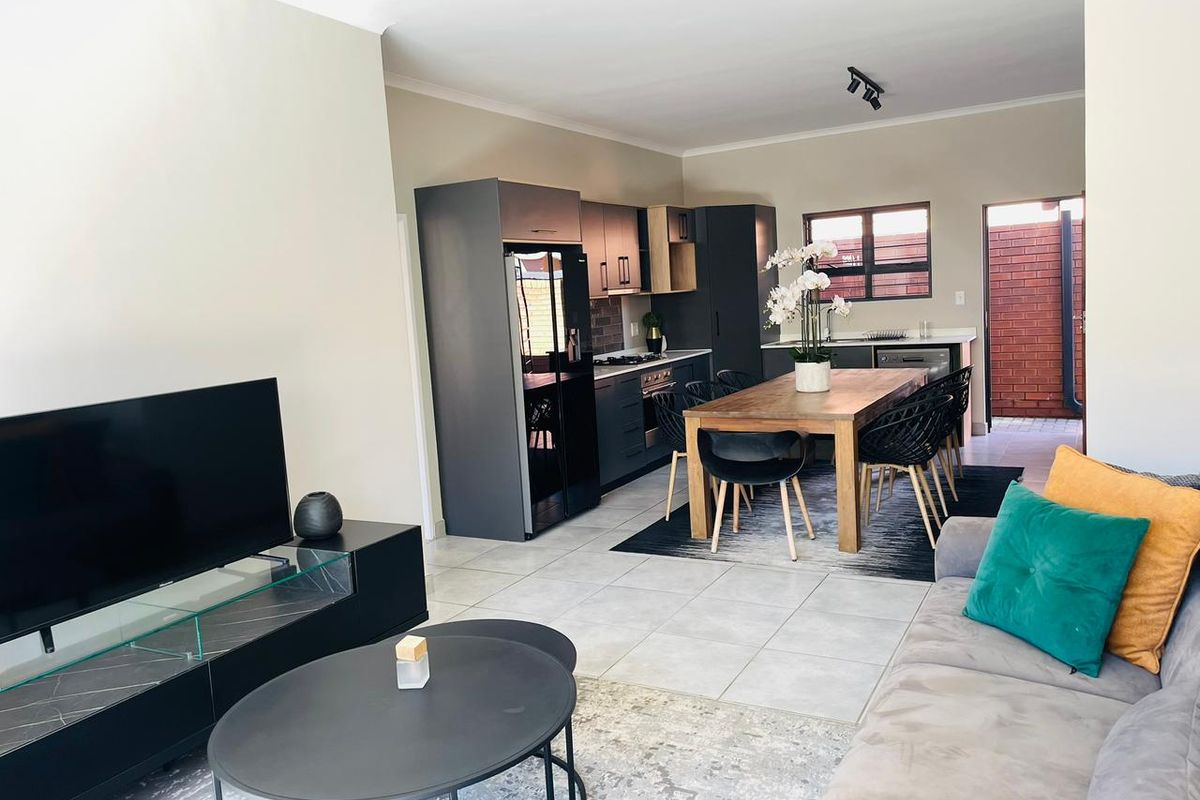 Modern 3-Bedroom Simplex with Solar Backup & Private Garden in Olympus, Faerie Glen - Photo 2