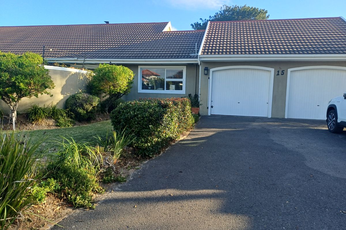 Spacious 4-Bedroom Family Home Bordering Tokai Forest - Photo 2