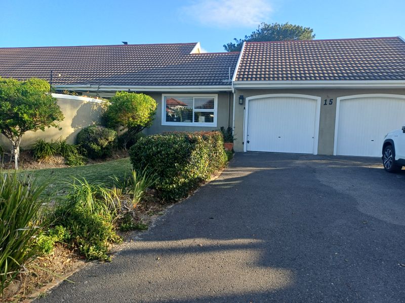 Spacious 4-Bedroom Family Home Bordering Tokai Forest - Photo 2