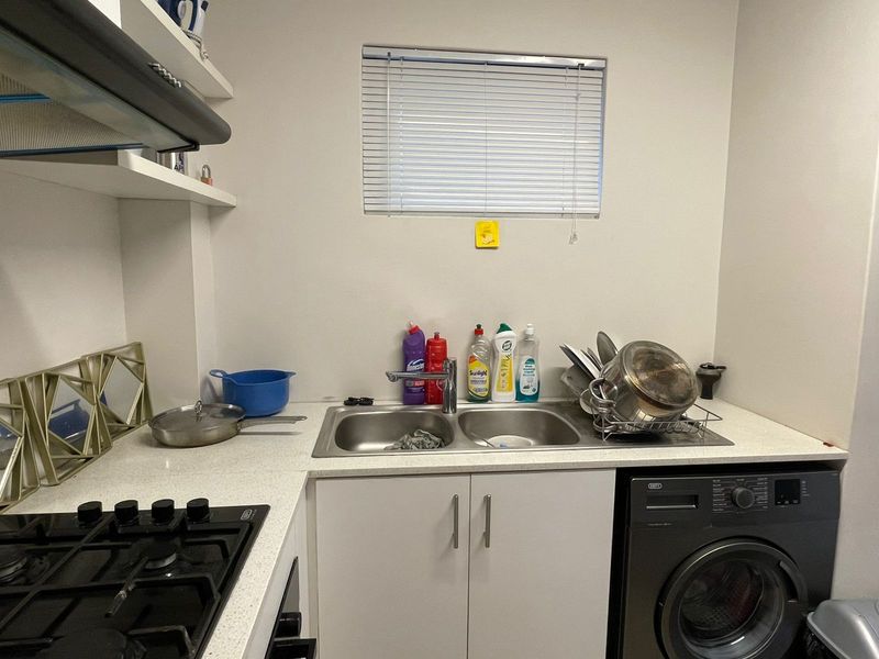 2 Bedroom, 1 Bathroom Apartment in Umhlanga Ridge - Photo 2