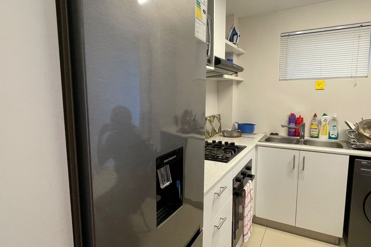 2 Bedroom, 1 Bathroom Apartment in Umhlanga Ridge - Photo 3