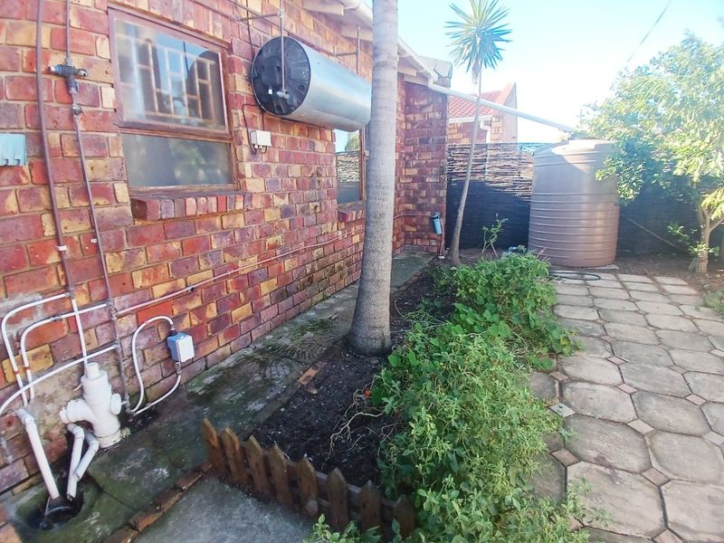 OVERBAAKENS 2 BED 1 BATH HOUSE FOR RENT - Photo 9