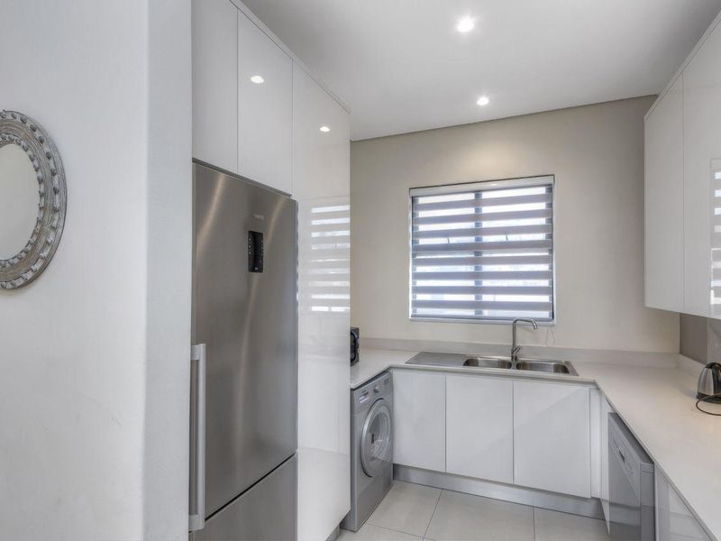Apartment For Sale In Sandton - Photo 9