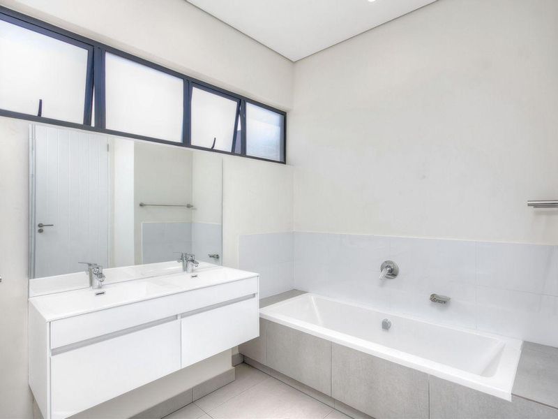 Apartment For Sale In Sandton - Photo 2