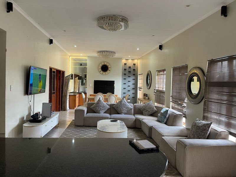 For Sale: Spacious 4-Bedroom Home with Scenic Views | Rockliffe Estate - Photo 1