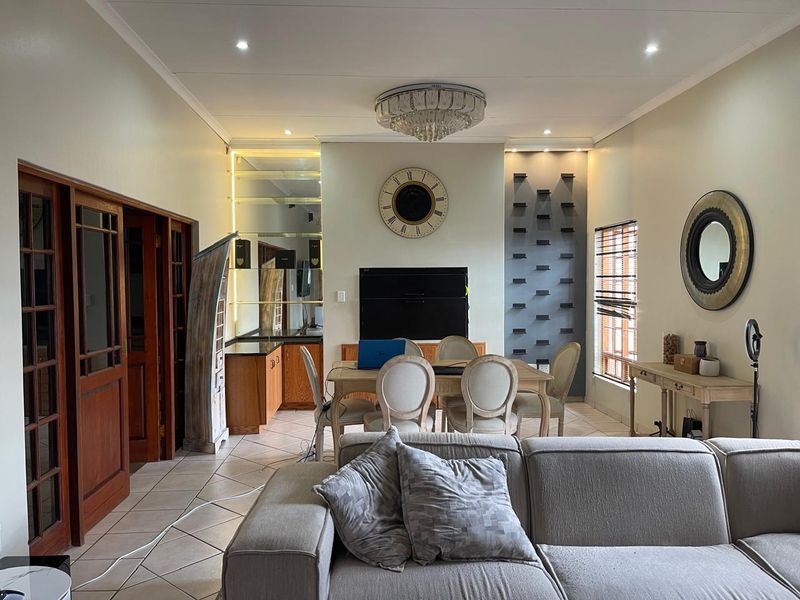 For Sale: Spacious 4-Bedroom Home with Scenic Views | Rockliffe Estate - Photo 2