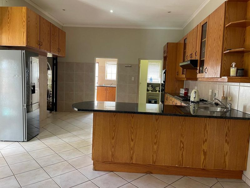 For Sale: Spacious 4-Bedroom Home with Scenic Views | Rockliffe Estate - Photo 3