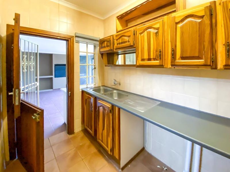 Prime Glen Marais Home with Flatlet!! - Photo 8