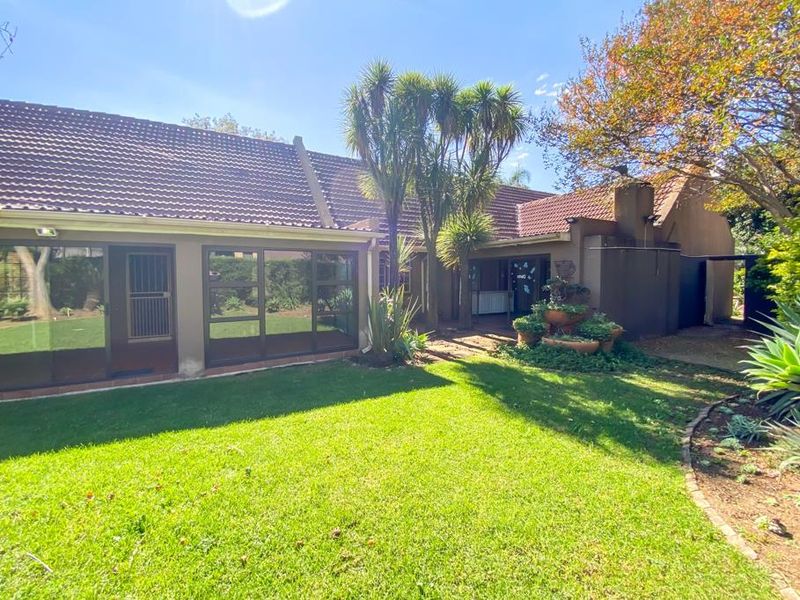 Prime Glen Marais Home with Flatlet!! - Photo 3