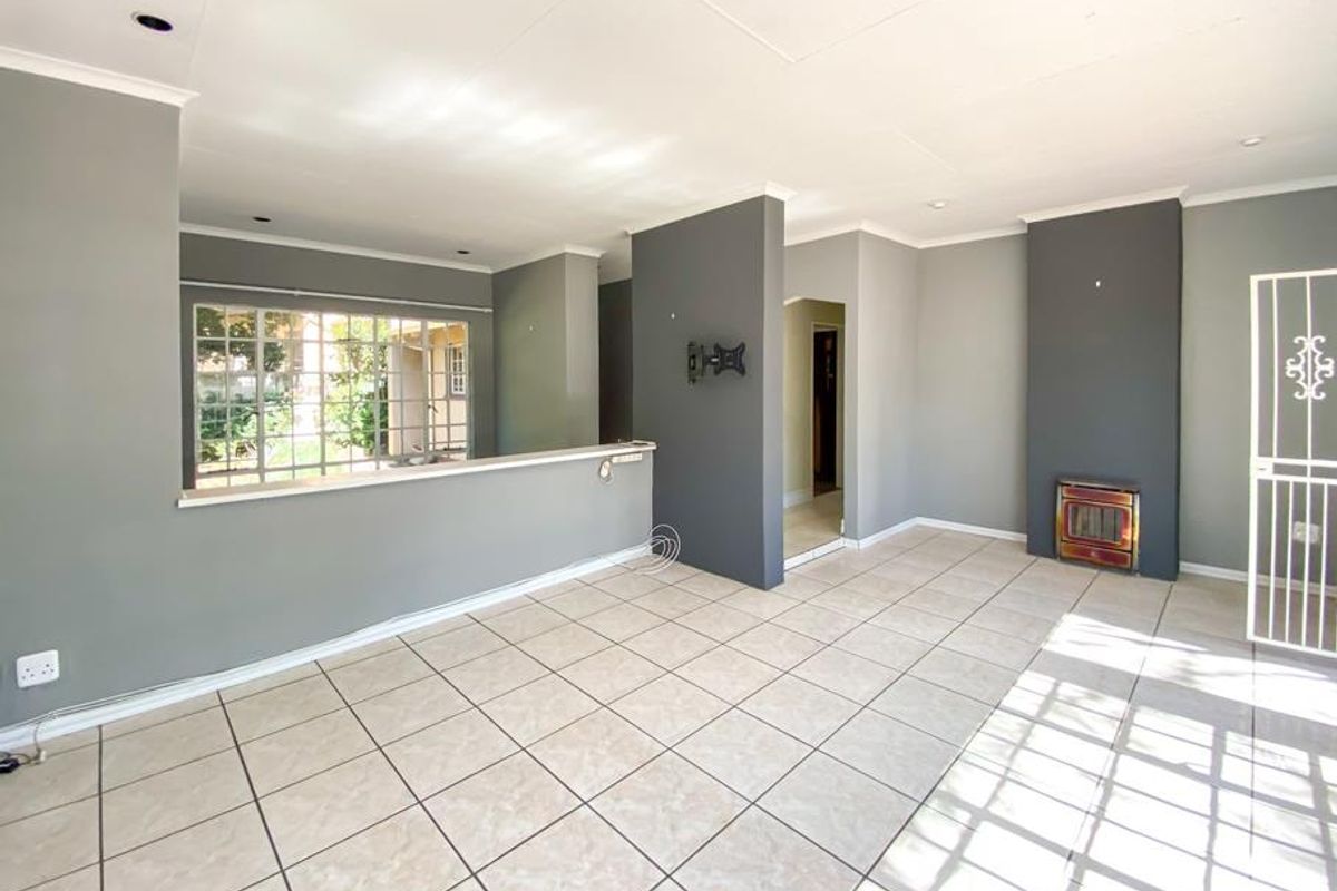 Prime Glen Marais Home with Flatlet!! - Photo 2
