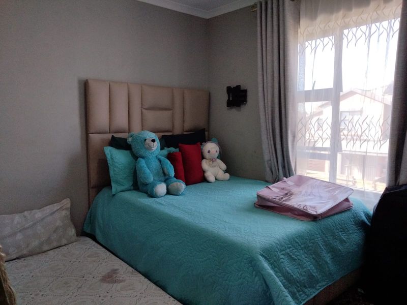 3-Bedroom, 2-Bathroom Double-Storey Cluster To Rent in Terenure - Photo 7