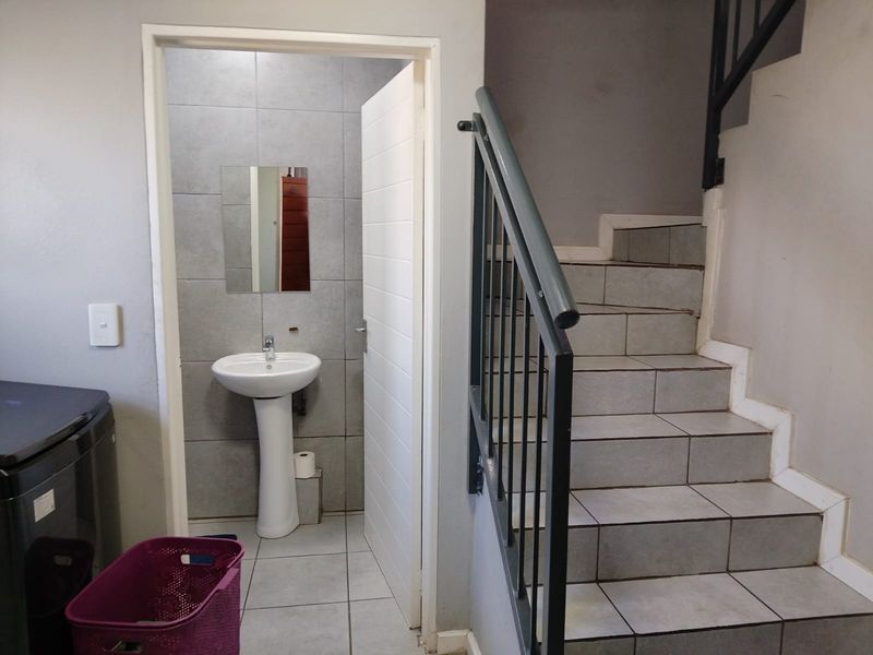 3-Bedroom, 2-Bathroom Double-Storey Cluster To Rent in Terenure - Photo 6