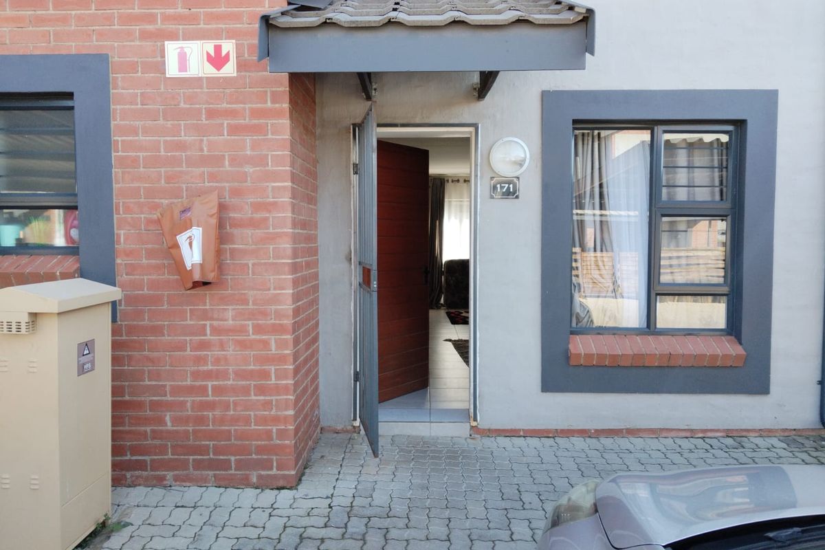 3-Bedroom, 2-Bathroom Double-Storey Cluster To Rent in Terenure - Photo 2