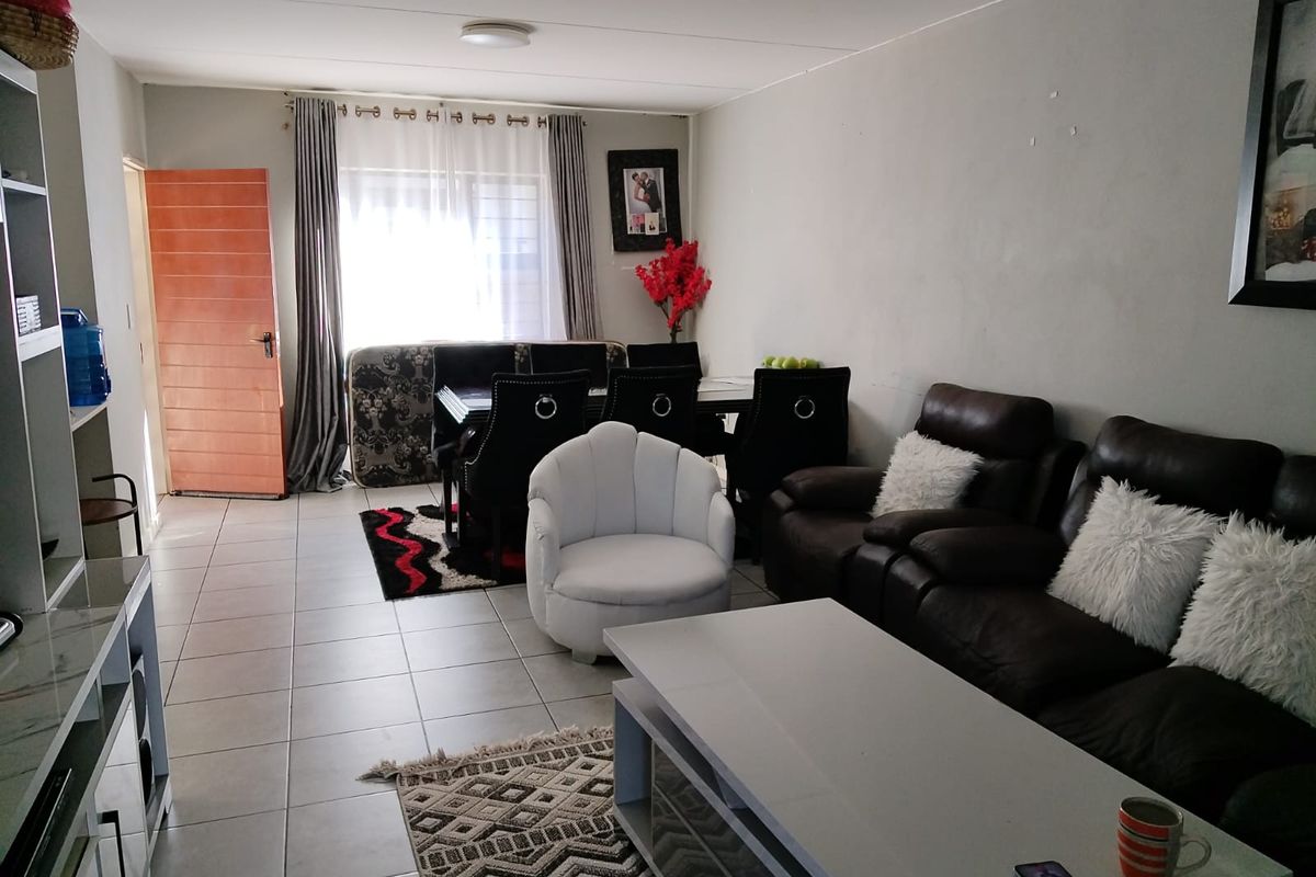 3-Bedroom, 2-Bathroom Double-Storey Cluster To Rent in Terenure - Photo 3
