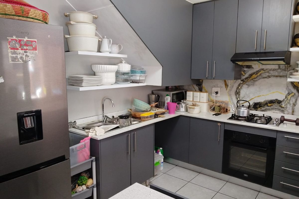 3-Bedroom, 2-Bathroom Double-Storey Cluster To Rent in Terenure - Photo 5
