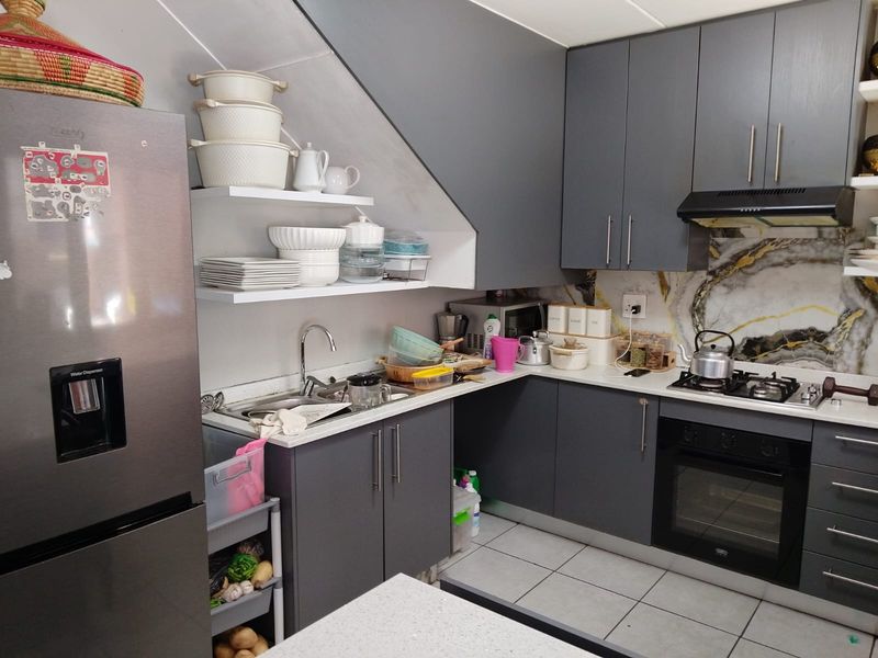 3-Bedroom, 2-Bathroom Double-Storey Cluster To Rent in Terenure - Photo 5
