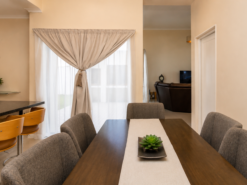 Exquisite 4-bedroom double-storey family home in sought-after Parklands North - Photo 6