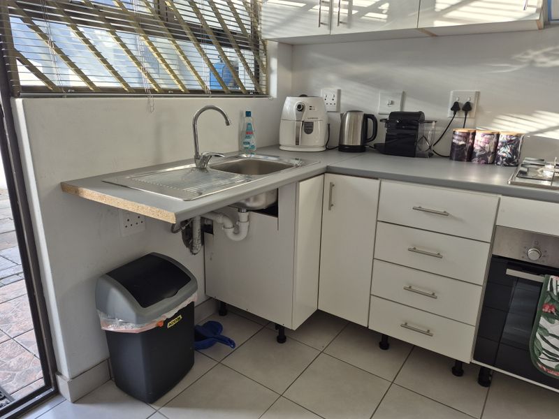 Fully Furnished Spacious Bachelor Apartment in Elfindale - Photo 5