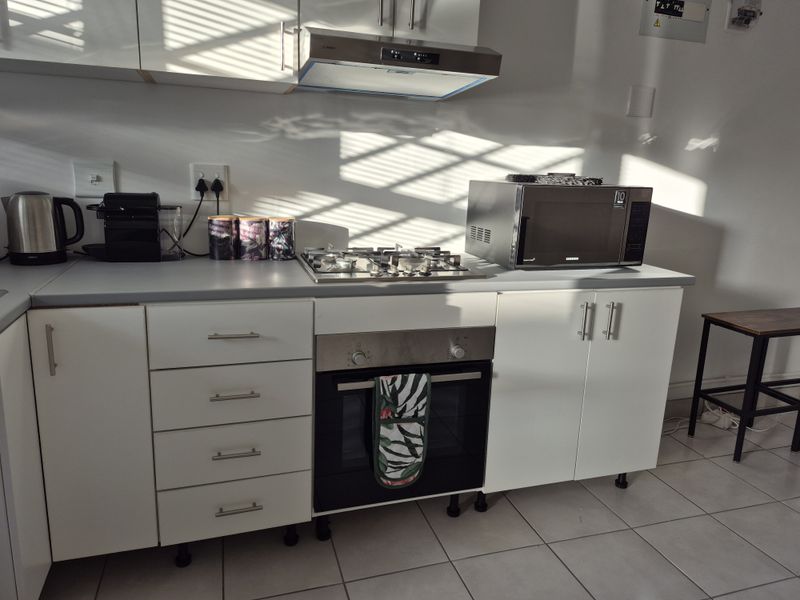 Fully Furnished Spacious Bachelor Apartment in Elfindale - Photo 6